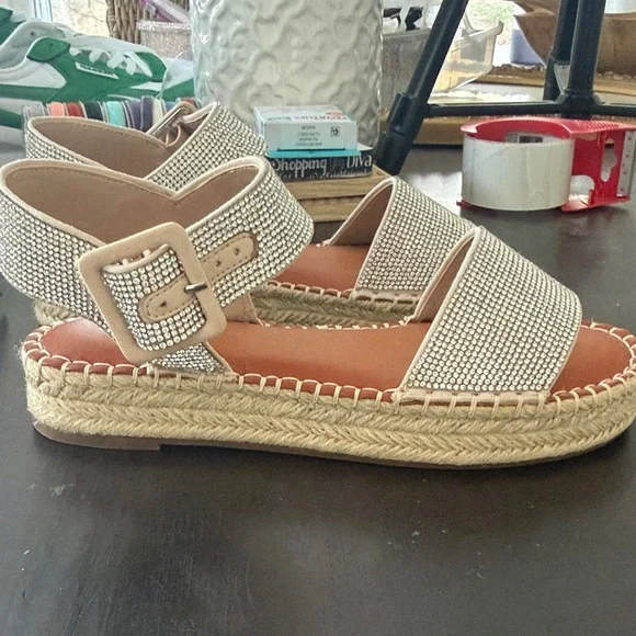 Gianni Bini Elegant Women's Sandals with Rhinestone Detailing - Picture 3 of 7